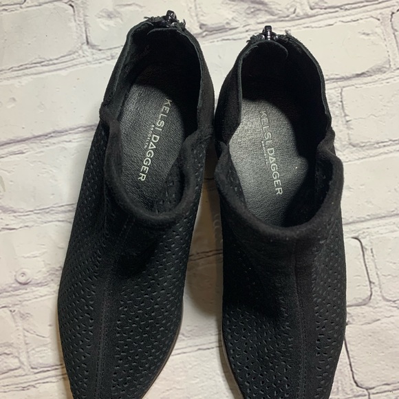 Kelsie Dagger black booties size 6 - Picture 6 of 6